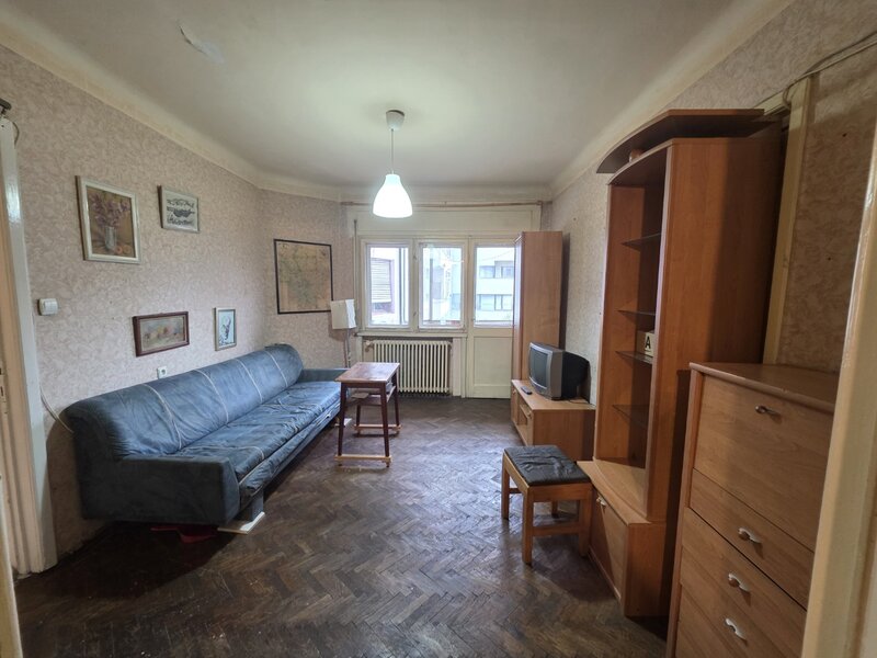 Corneliu Coposu, 10 minute metrou Unirii, chiar la biserica Sfantul Mina,