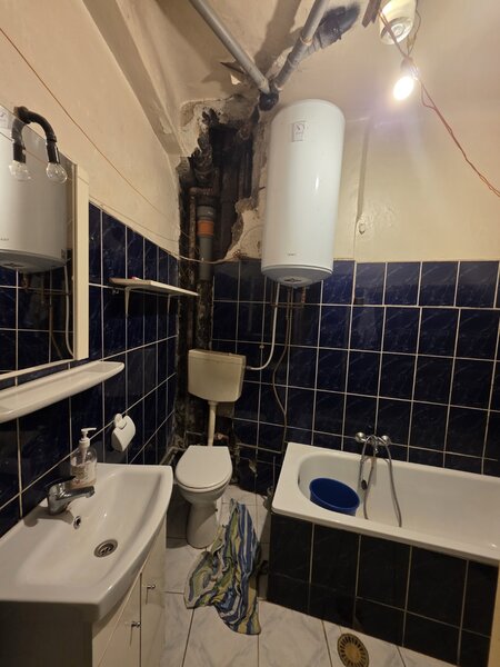 Corneliu Coposu, 10 minute metrou Unirii, chiar la biserica Sfantul Mina,