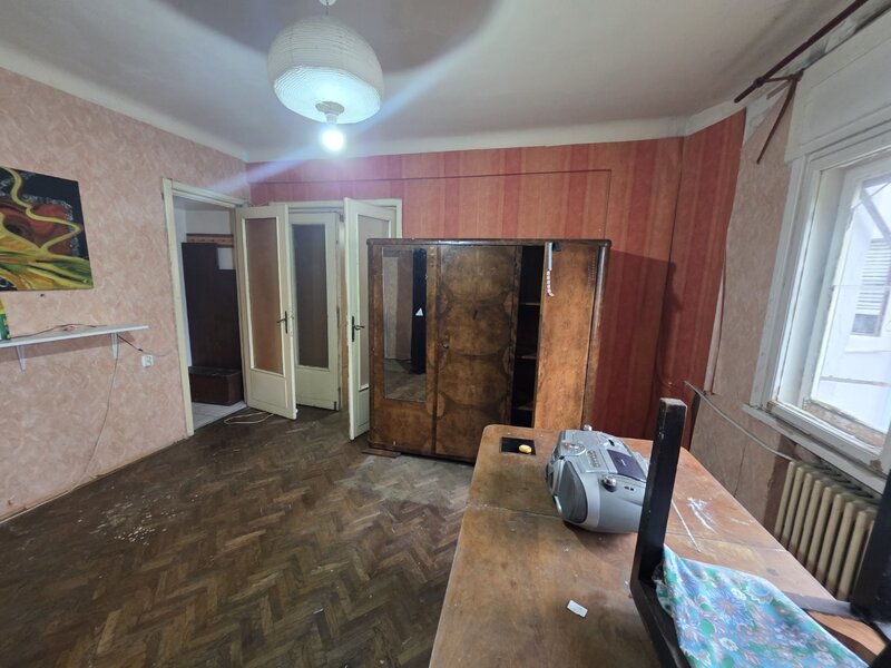 Corneliu Coposu, 10 minute metrou Unirii, chiar la biserica Sfantul Mina,