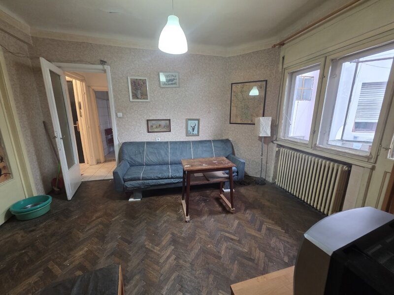 Corneliu Coposu, 10 minute metrou Unirii, chiar la biserica Sfantul Mina,