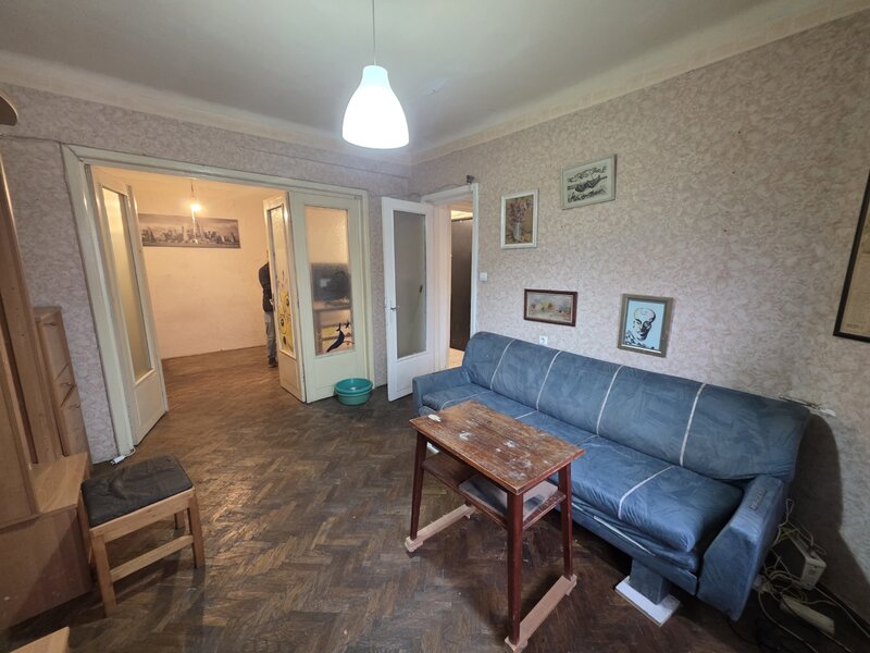 Corneliu Coposu, 10 minute metrou Unirii, chiar la biserica Sfantul Mina,