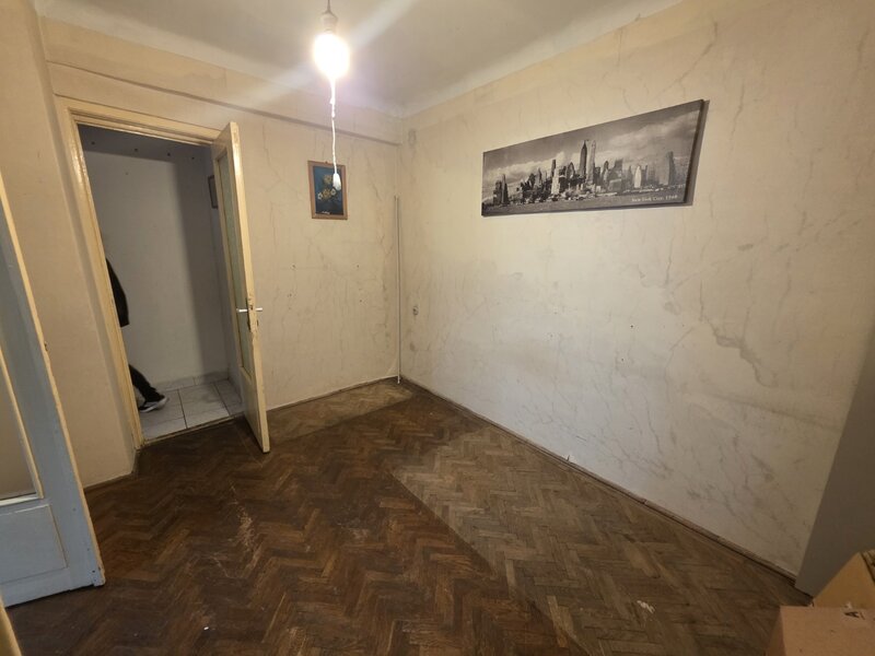 Corneliu Coposu, 10 minute metrou Unirii, chiar la biserica Sfantul Mina,