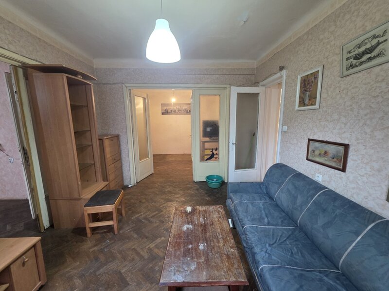 Corneliu Coposu, 10 minute metrou Unirii, chiar la biserica Sfantul Mina,