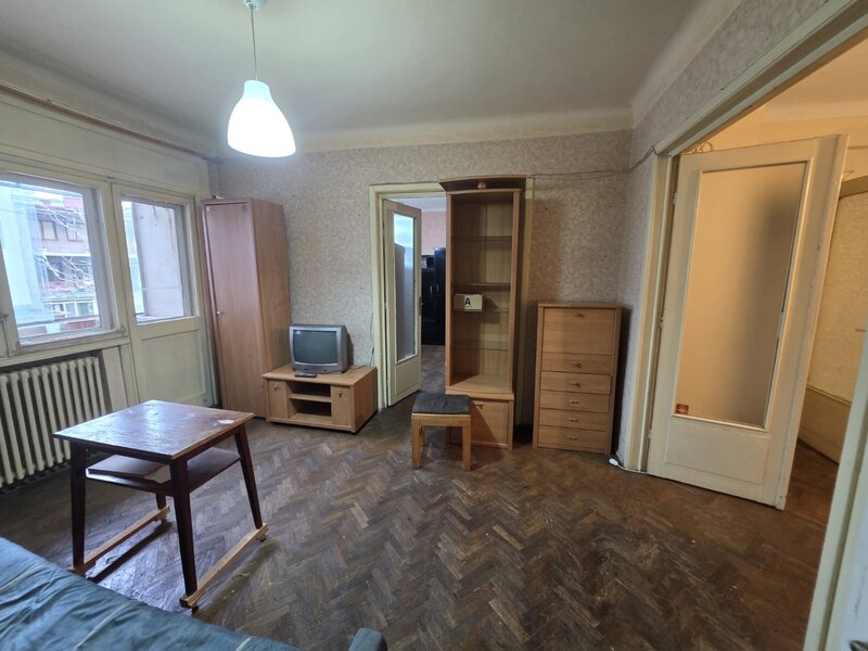 Corneliu Coposu, 10 minute metrou Unirii, chiar la biserica Sfantul Mina,